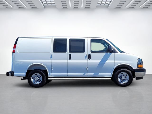Used 2025 Chevrolet Express 2500 w/ Driver Convenience Package RWD image 3