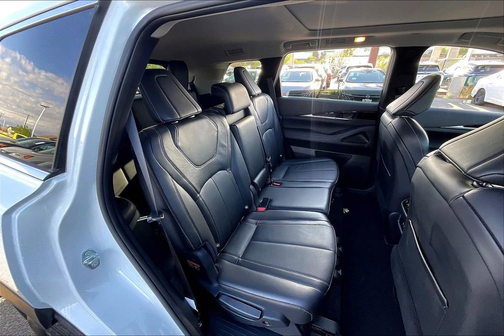 Used 2025 INFINITI QX60 Pure image 26