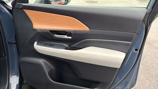 Certified 2025 Toyota Grand Highlander FWD image 38