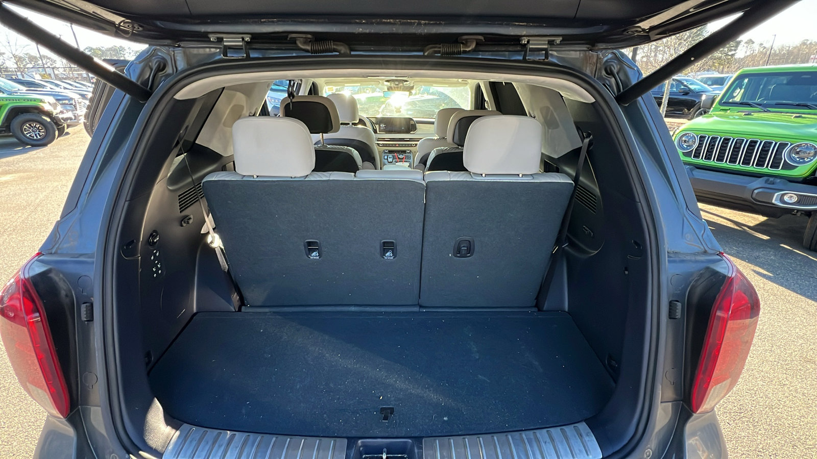 Used 2024 Hyundai Palisade Calligraphy image 13