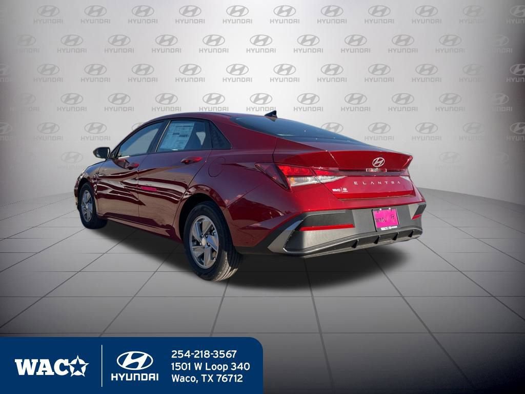 Used 2025 Hyundai Elantra SE image 5