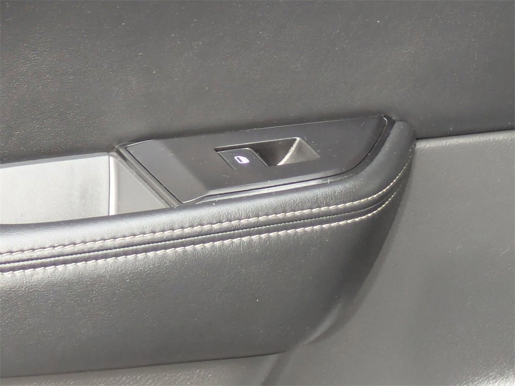 Used 2024 Nissan Rogue SV image 28