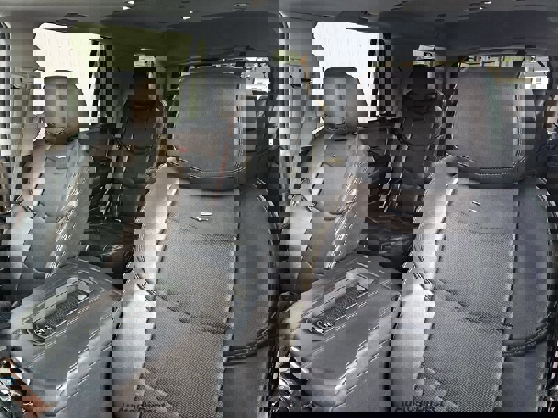 Used 2015 Cadillac Escalade Luxury AWD/4WD image 24