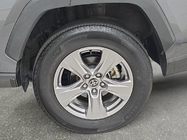 Certified 2025 Toyota RAV4 XLE AWD/4WD image 32