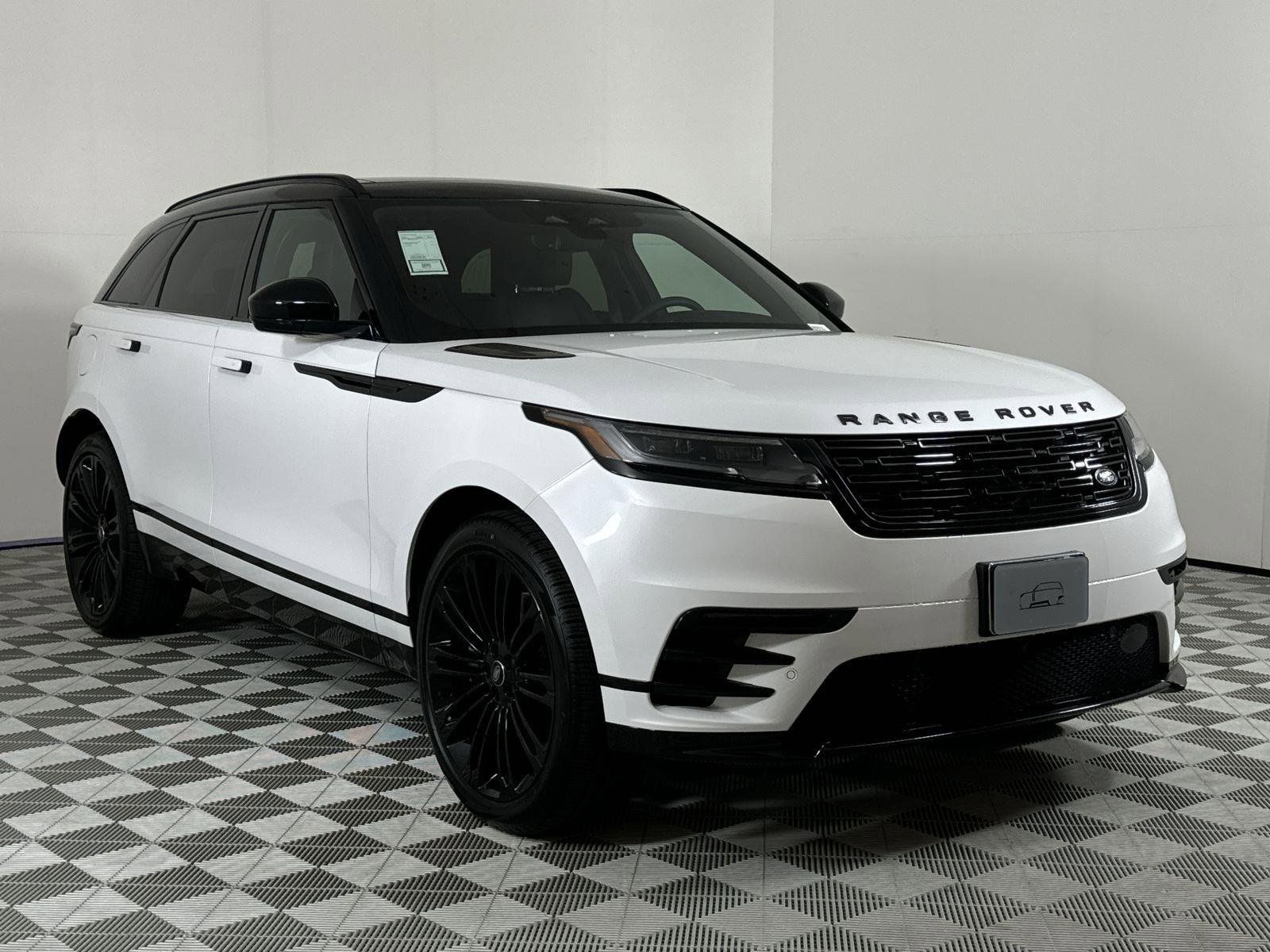 Certified 2025 Land Rover Range Rover Velar Dynamic HSE image 7