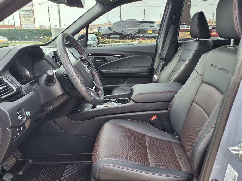 Used 2025 Honda Passport Black Edition image 12