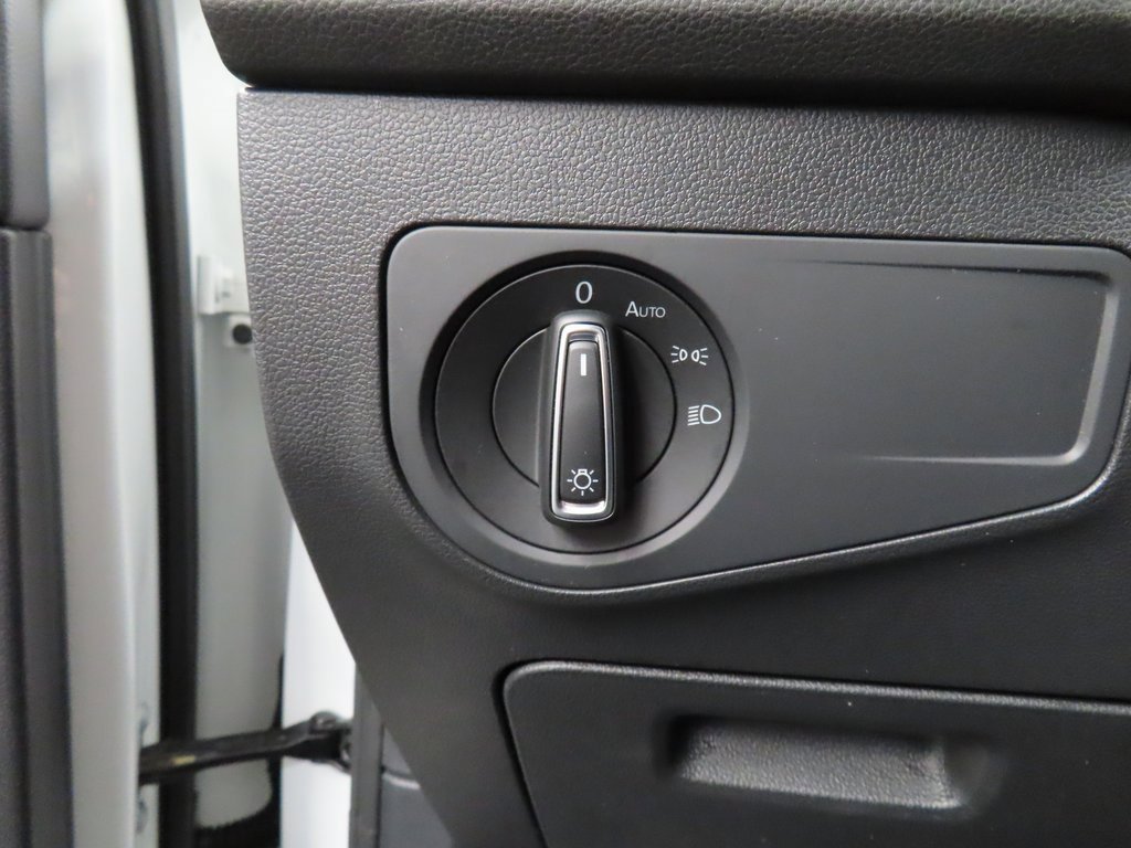 Used 2019 Volkswagen Tiguan SE image 39