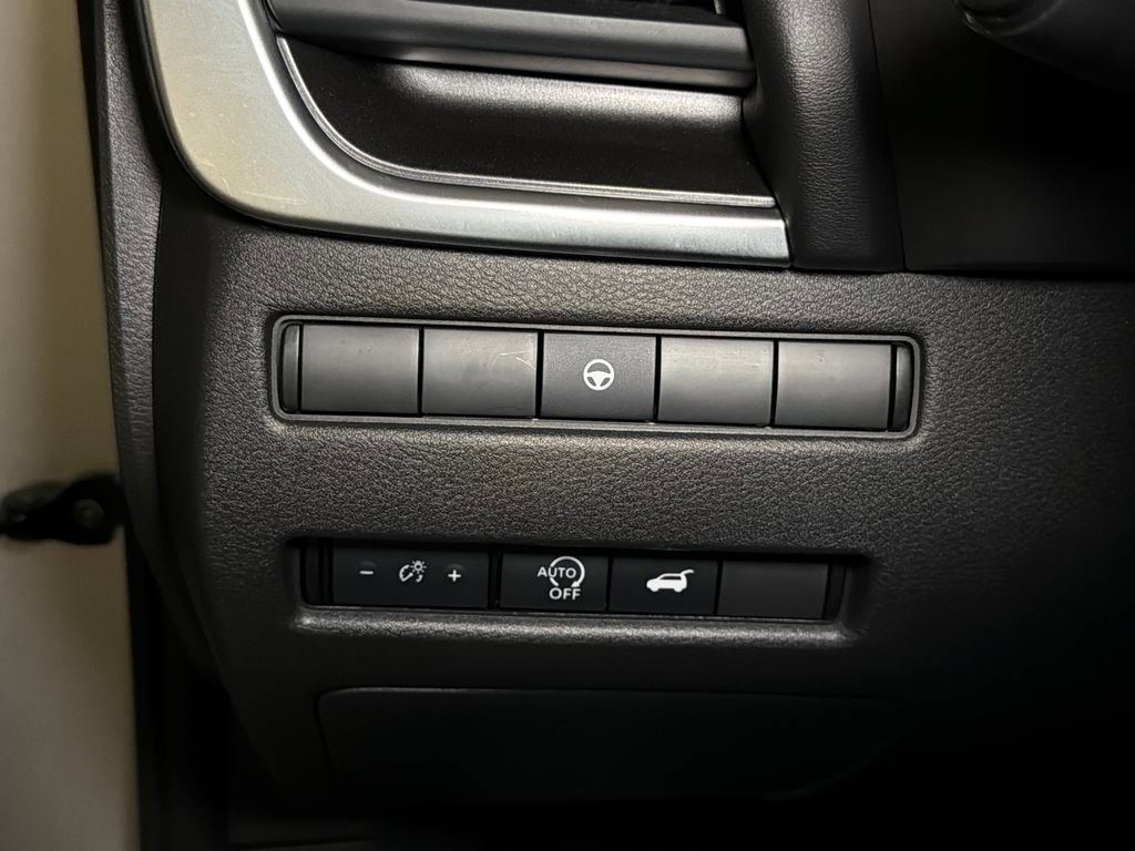 Used 2025 Nissan Rogue SV AWD/4WD image 22