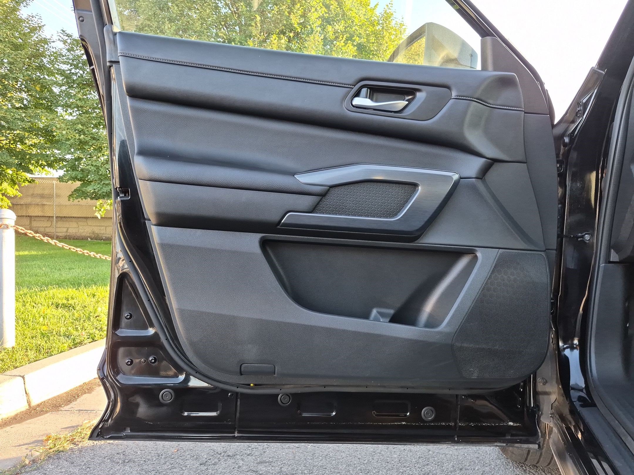 Used 2025 Nissan Pathfinder SL AWD/4WD image 15