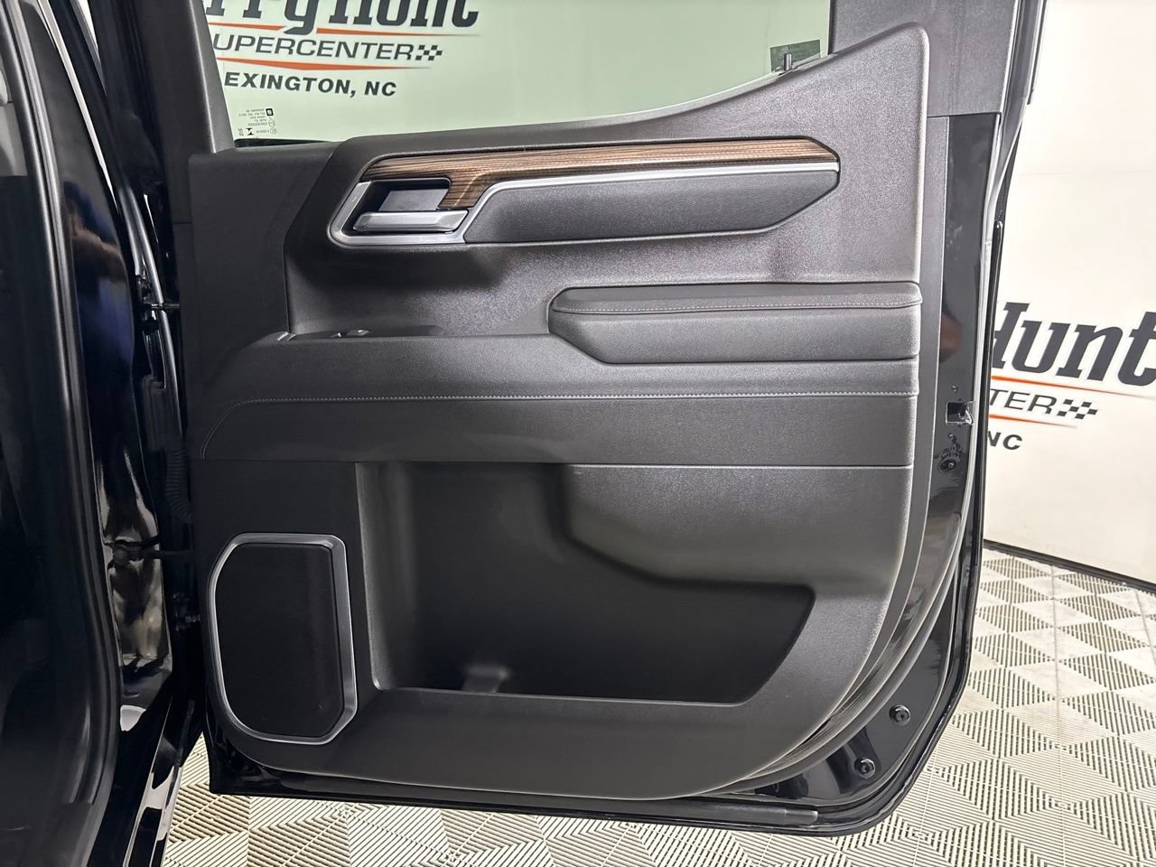 Used 2025 Chevrolet Silverado 1500 LT AWD/4WD image 26
