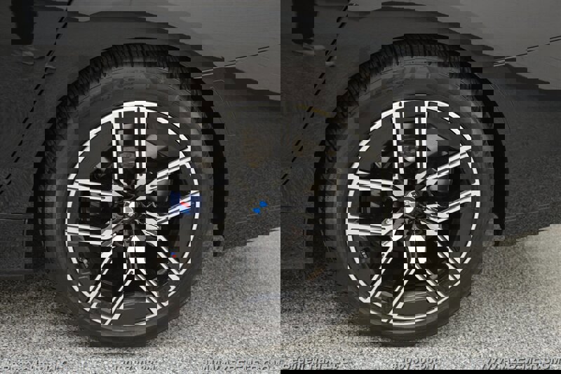 Used 2025 BMW 750e xDrive w/ Executive Package AWD/4WD image 48