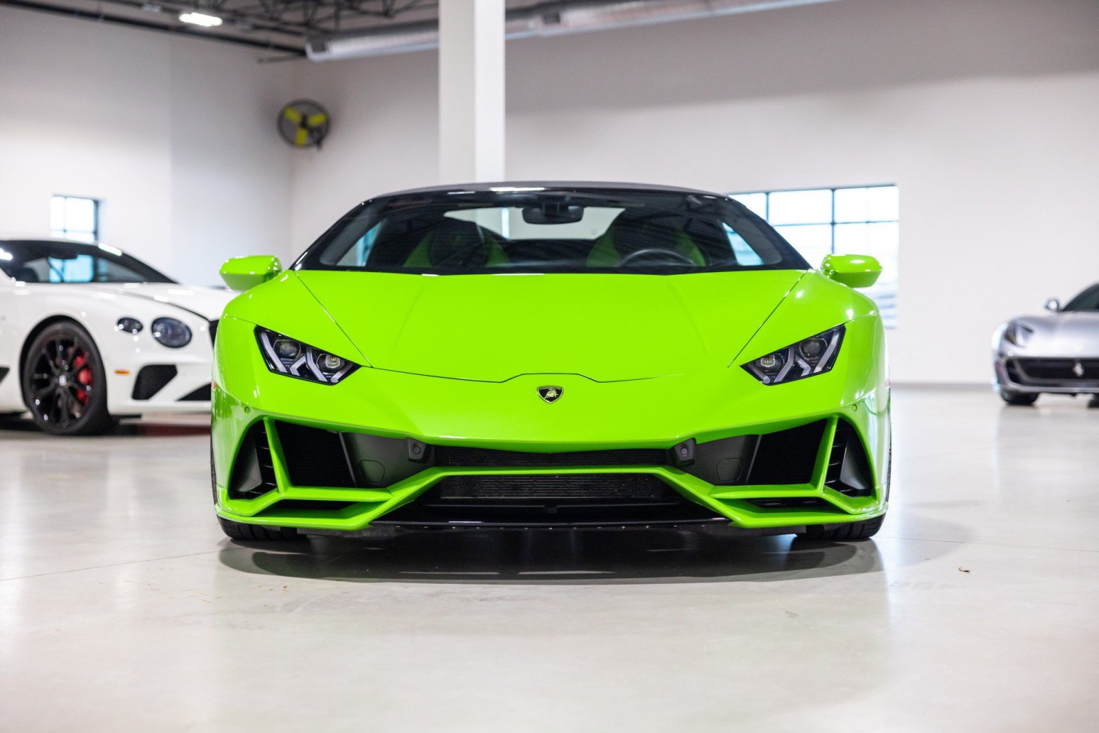 Used 2023 Lamborghini Huracan EVO AWD/4WD image 2