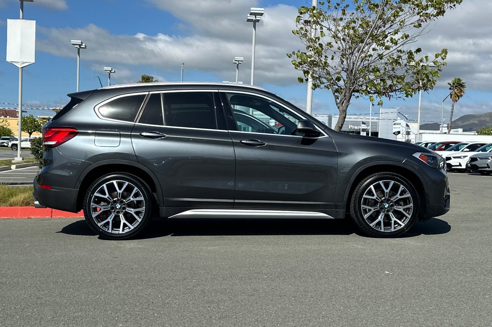 Used 2020 BMW X1 sDrive28i w/ Premium Package FWD image 3