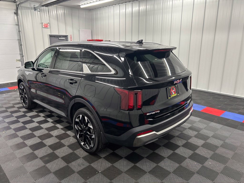 Used 2025 Kia Sorento EX AWD/4WD image 6