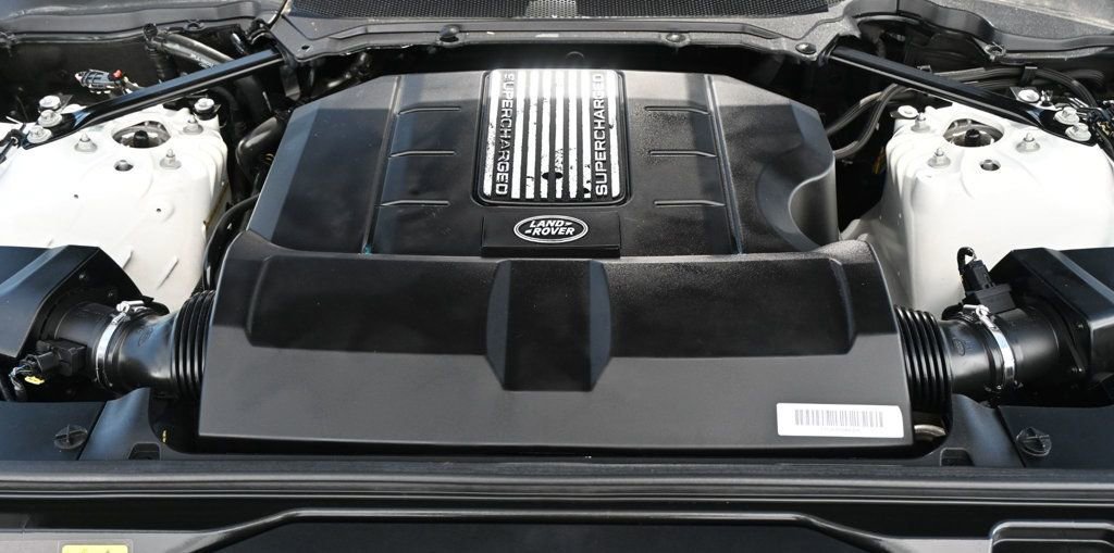 Used 2018 Land Rover Discovery SE image 23