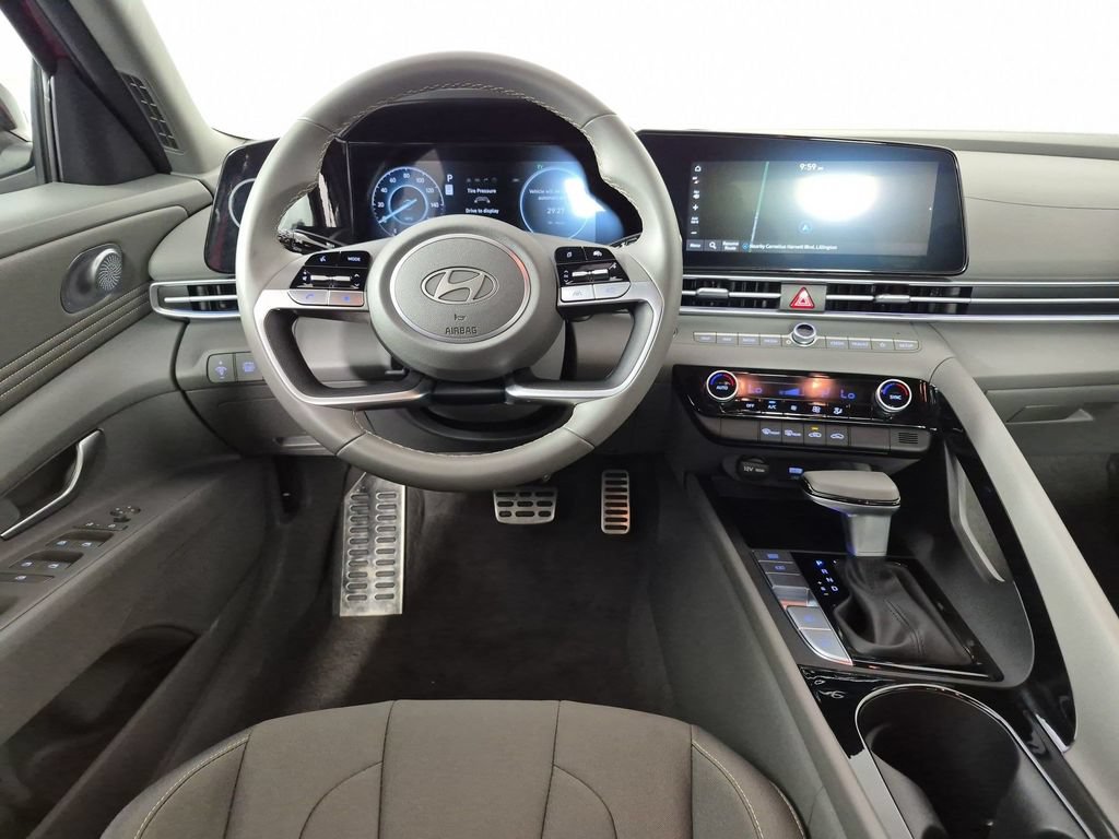 Used 2025 Hyundai Elantra SEL FWD image 32