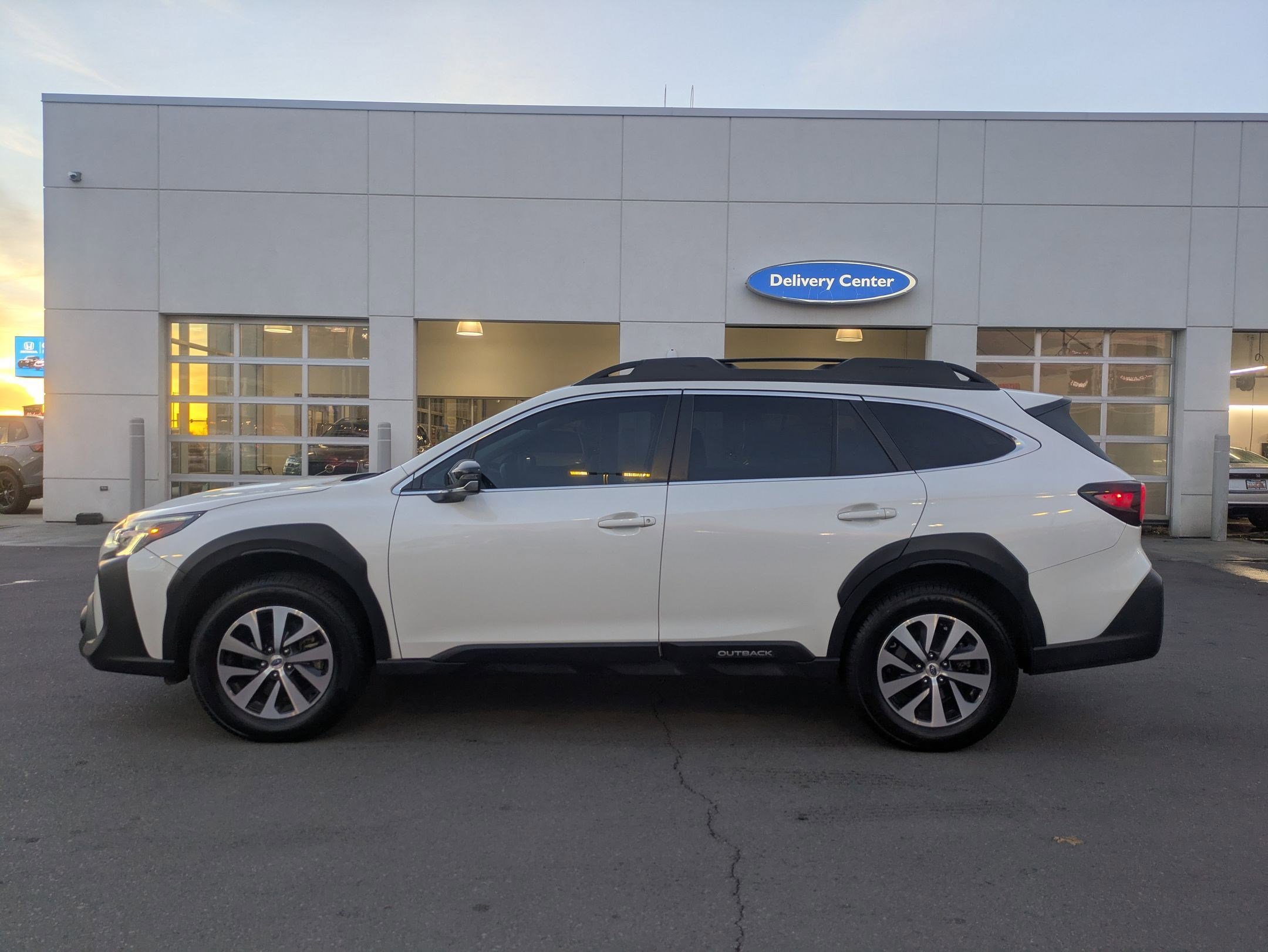 Used 2023 Subaru Outback Premium image 9