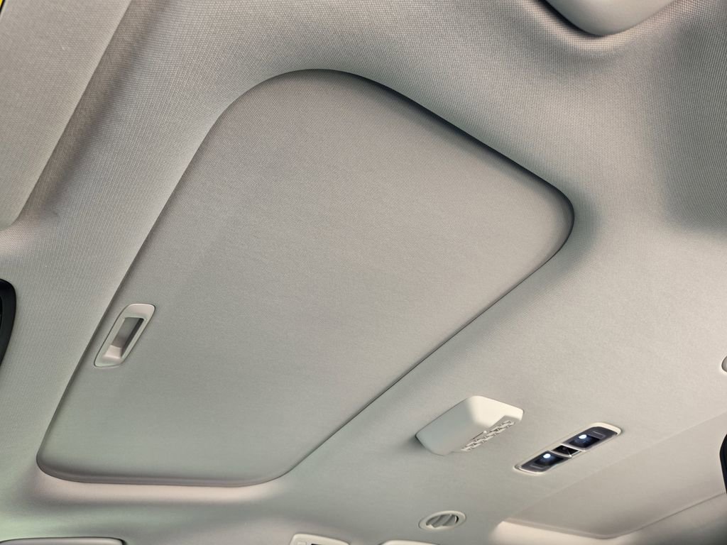 New 2026 Kia Carnival SX w/ SX Dark Edition Package FWD image 18