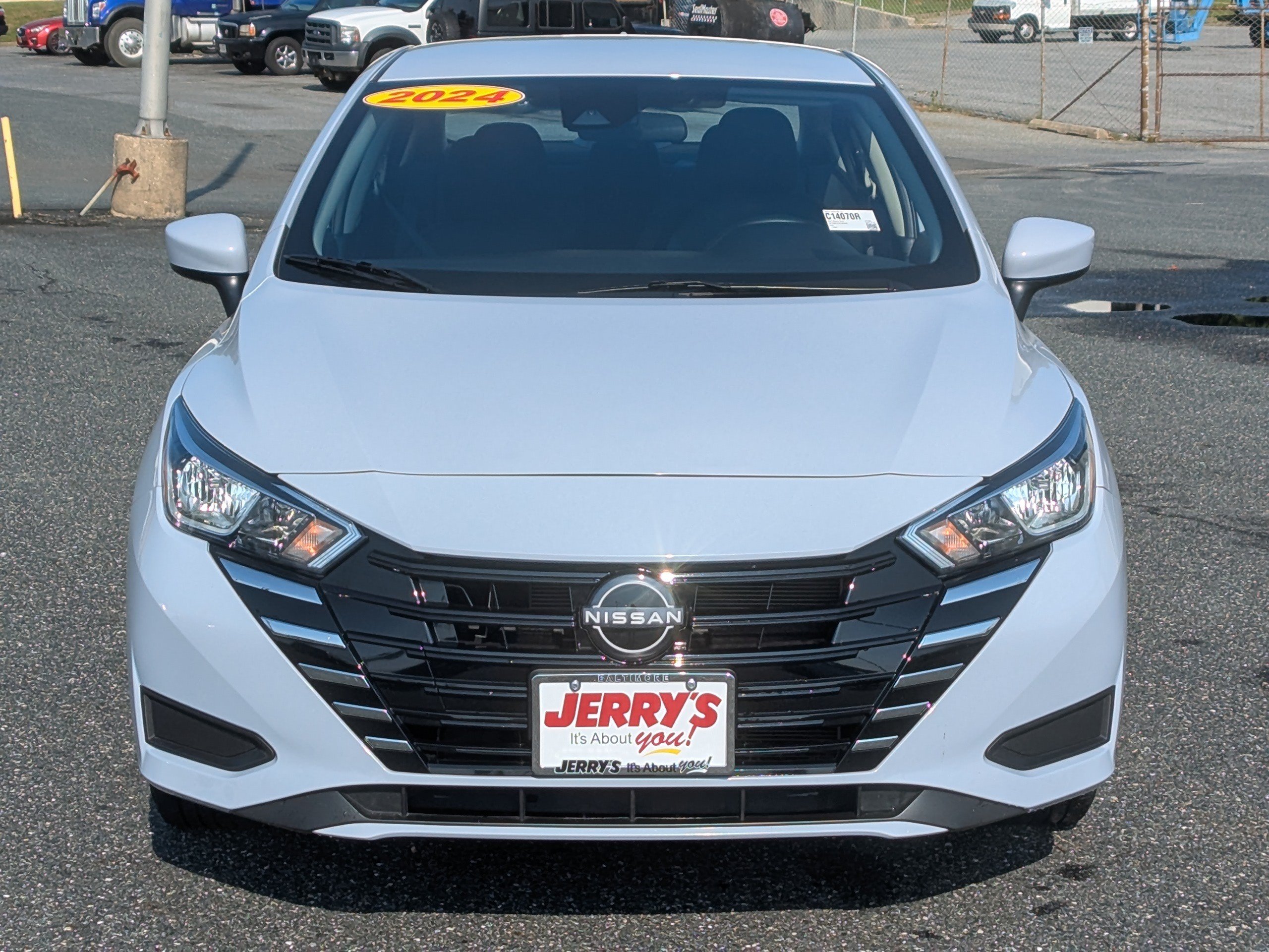 Used 2024 Nissan Versa SV FWD image 2