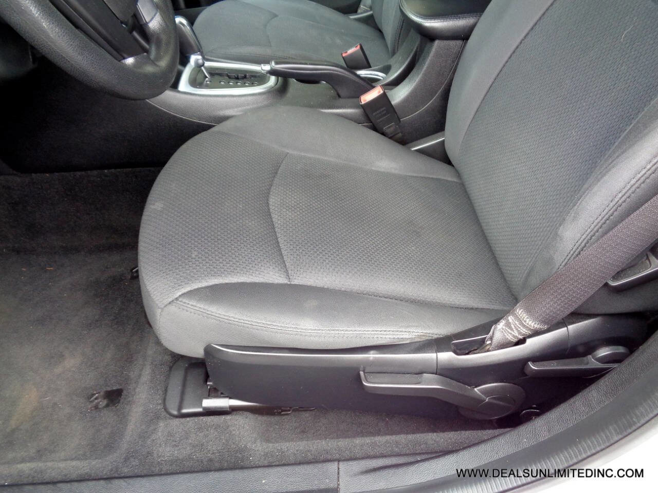 Used 2014 Chrysler 200 LX image 6