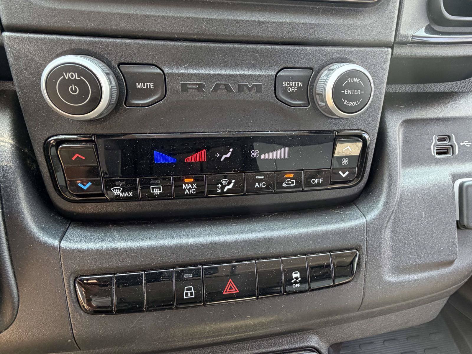 Used 2024 RAM ProMaster 2500 w/ Convenience Group FWD image 13