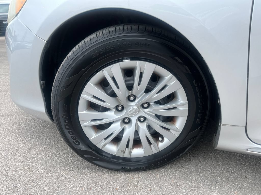 Used 2012 Toyota Camry LE FWD image 28