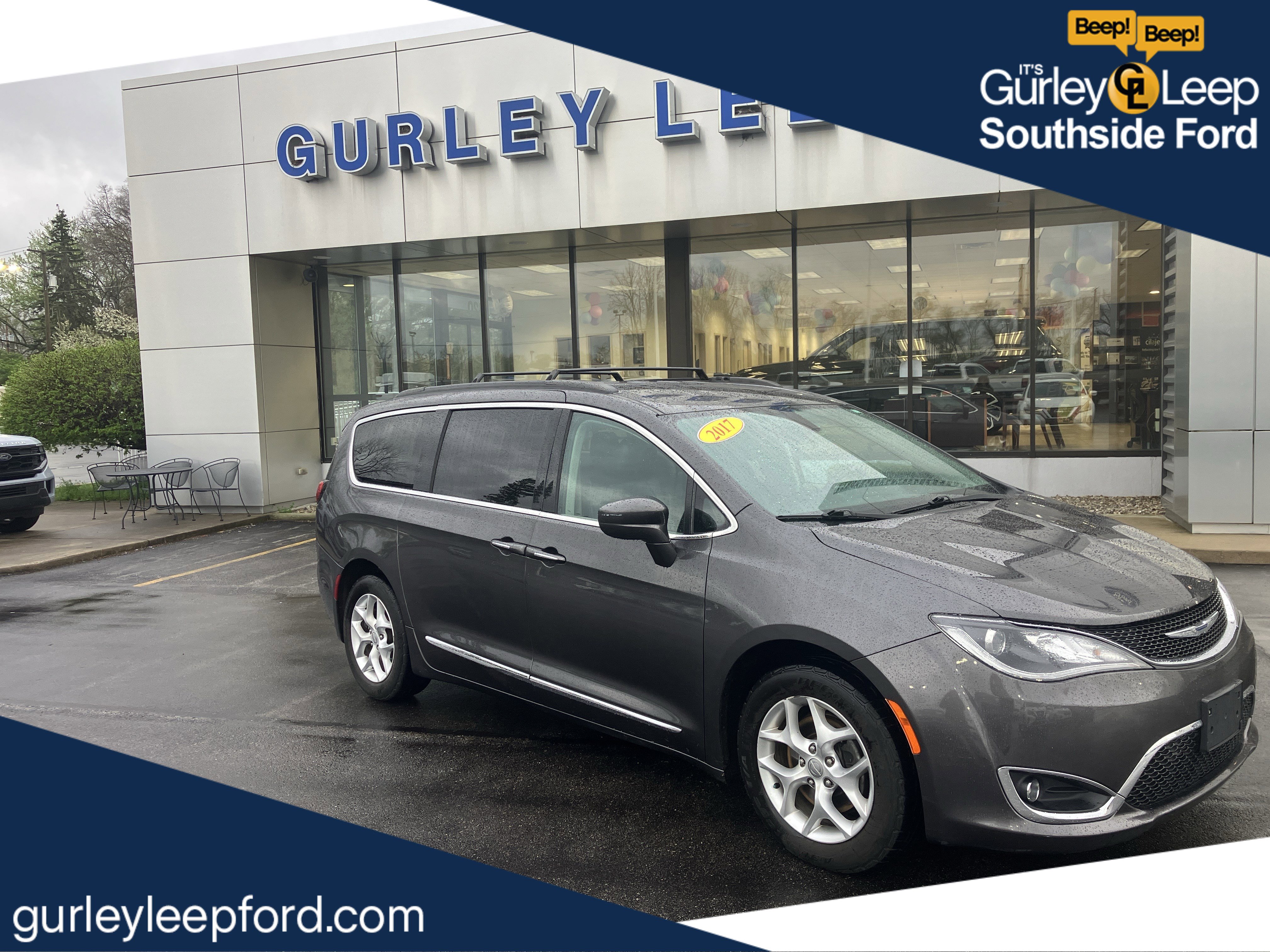 Used 2017 Chrysler Pacifica Touring-L w/ Tire & Wheel Group image 1