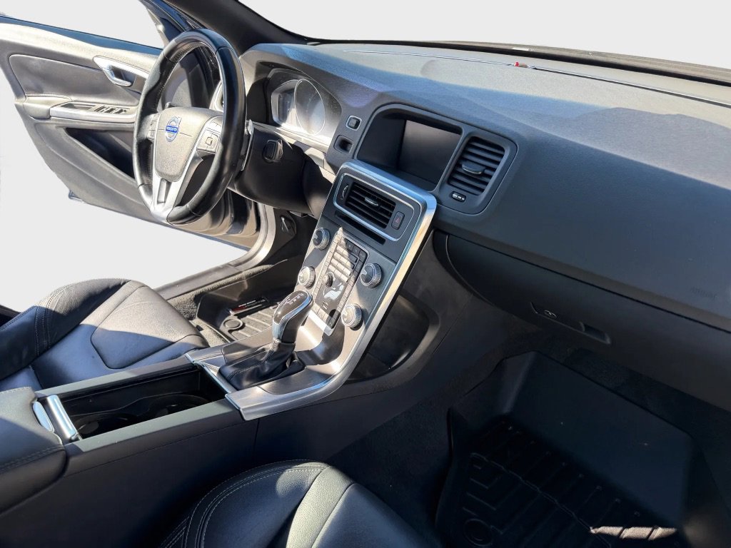Used 2015 Volvo S60 T6 image 11