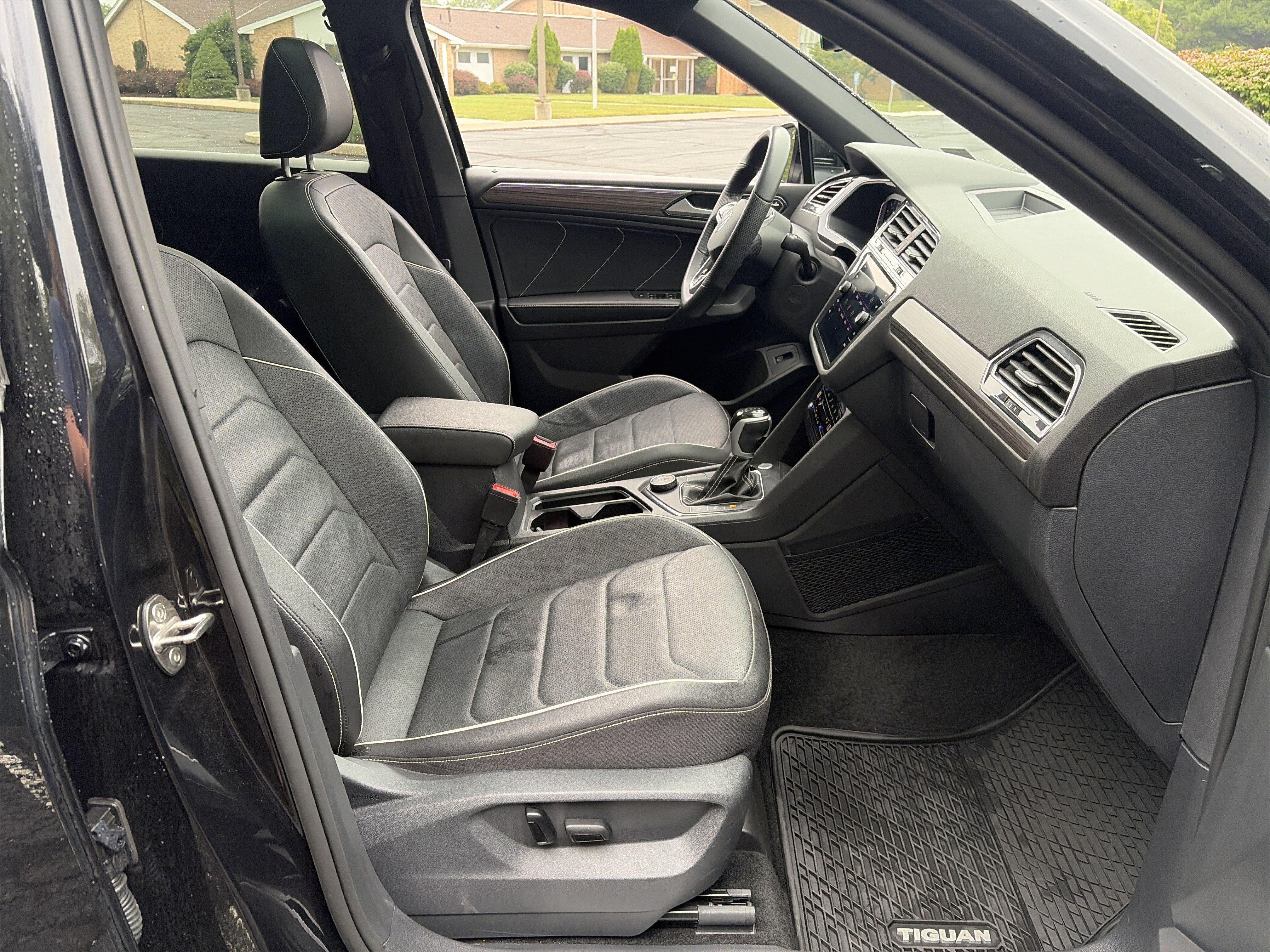 Certified 2024 Volkswagen Tiguan SEL R-Line AWD/4WD image 29