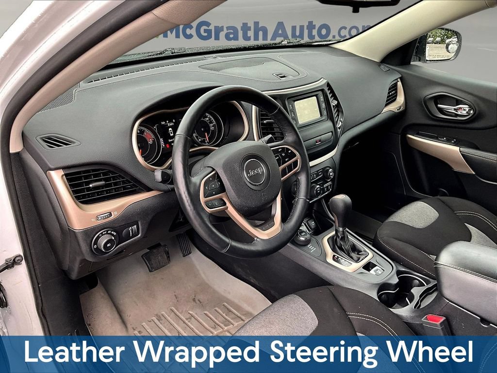 Used 2018 Jeep Cherokee Latitude w/ Cold Weather Group AWD/4WD image 20