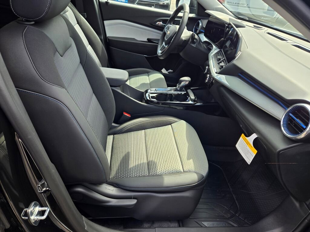 New 2026 Chevrolet Trax LT w/ Driver Confidence Package image 4