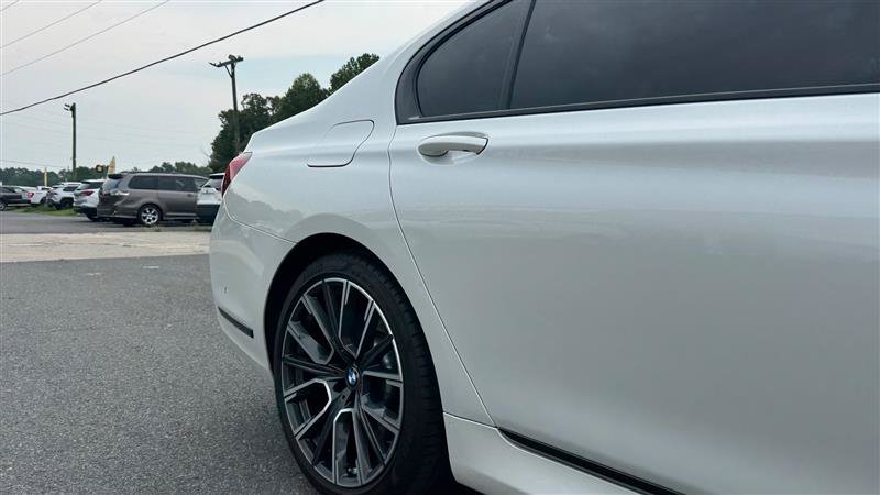 Used 2022 BMW 740i w/ M Sport Package RWD image 25