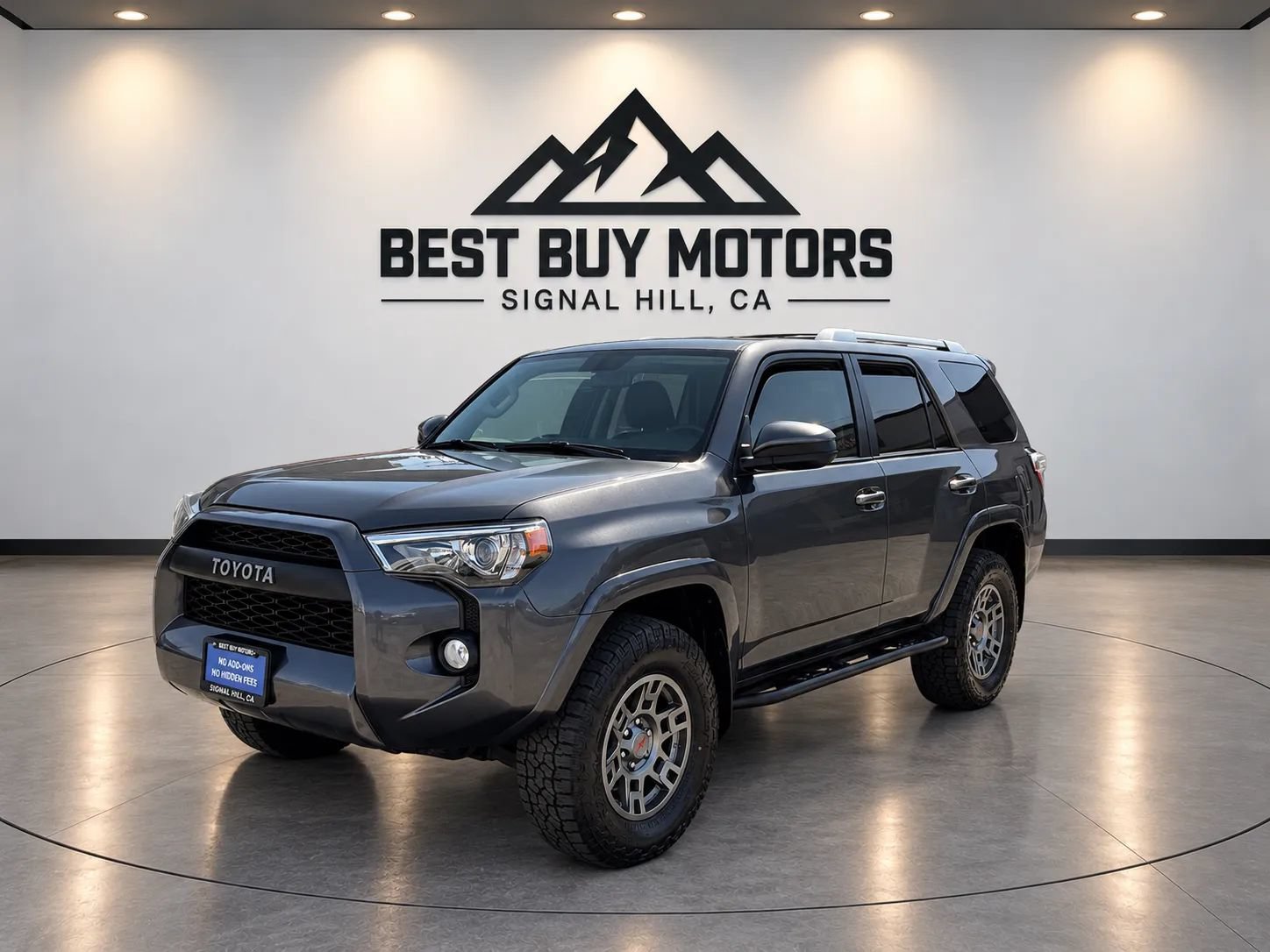 Used 2018 Toyota 4Runner SR5 AWD/4WD image 3