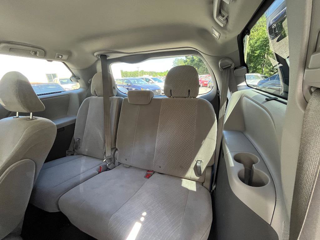 Used 2019 Toyota Sienna LE FWD image 23