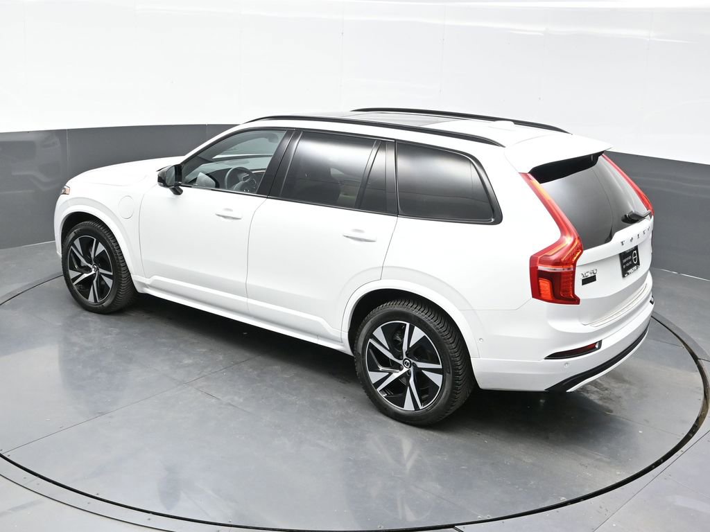Used 2022 Volvo XC90 T8 R-Design image 32