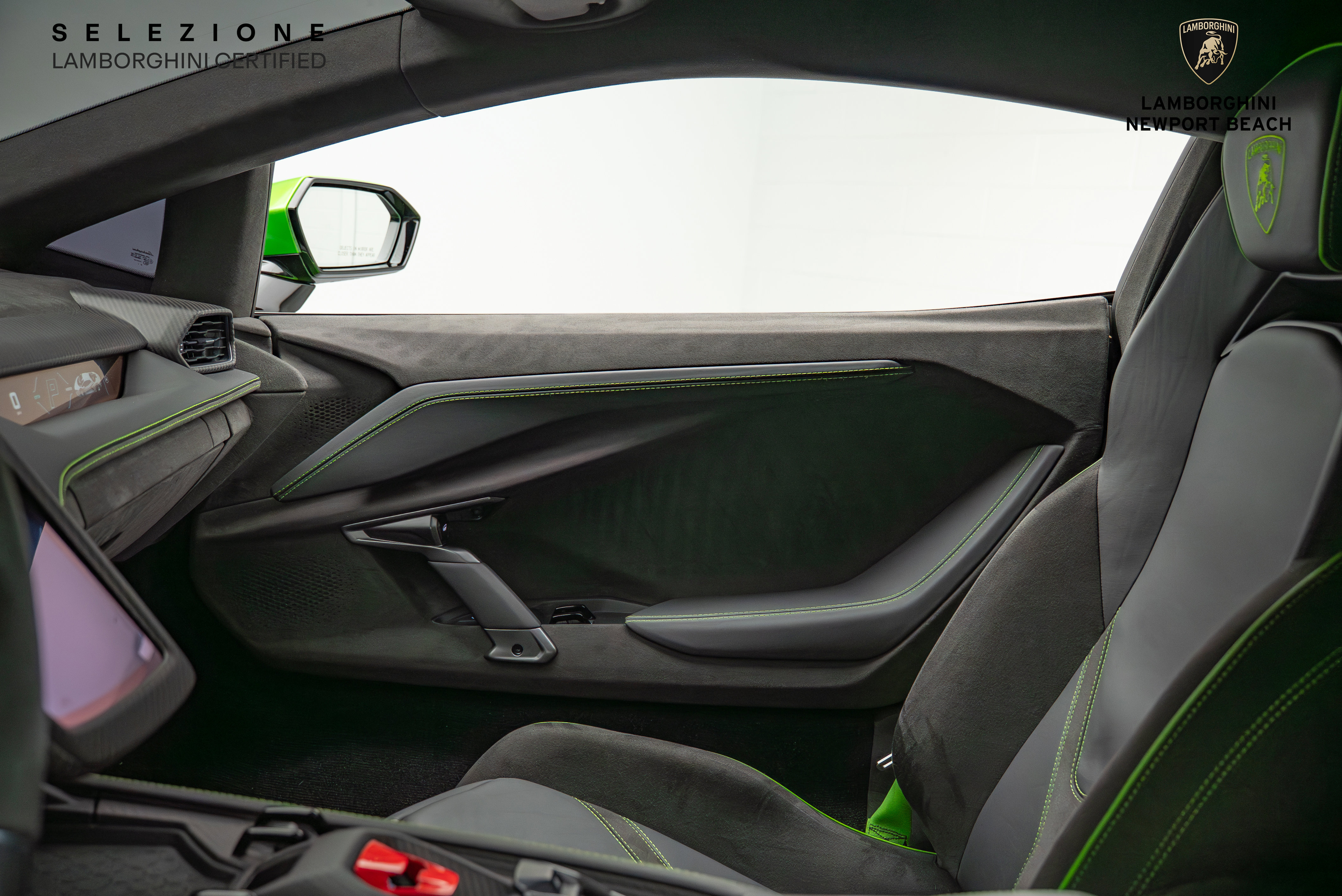 Used 2024 Lamborghini Revuelto AWD/4WD image 37