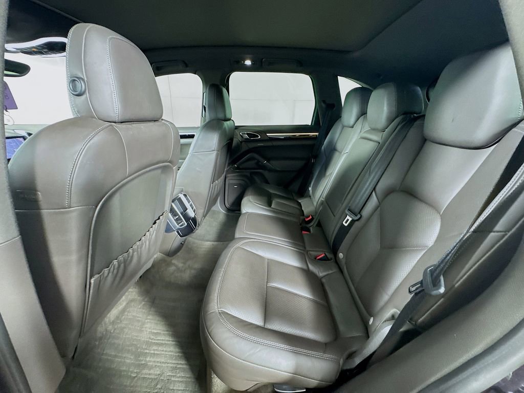 Used 2017 Porsche Cayenne S AWD/4WD image 29