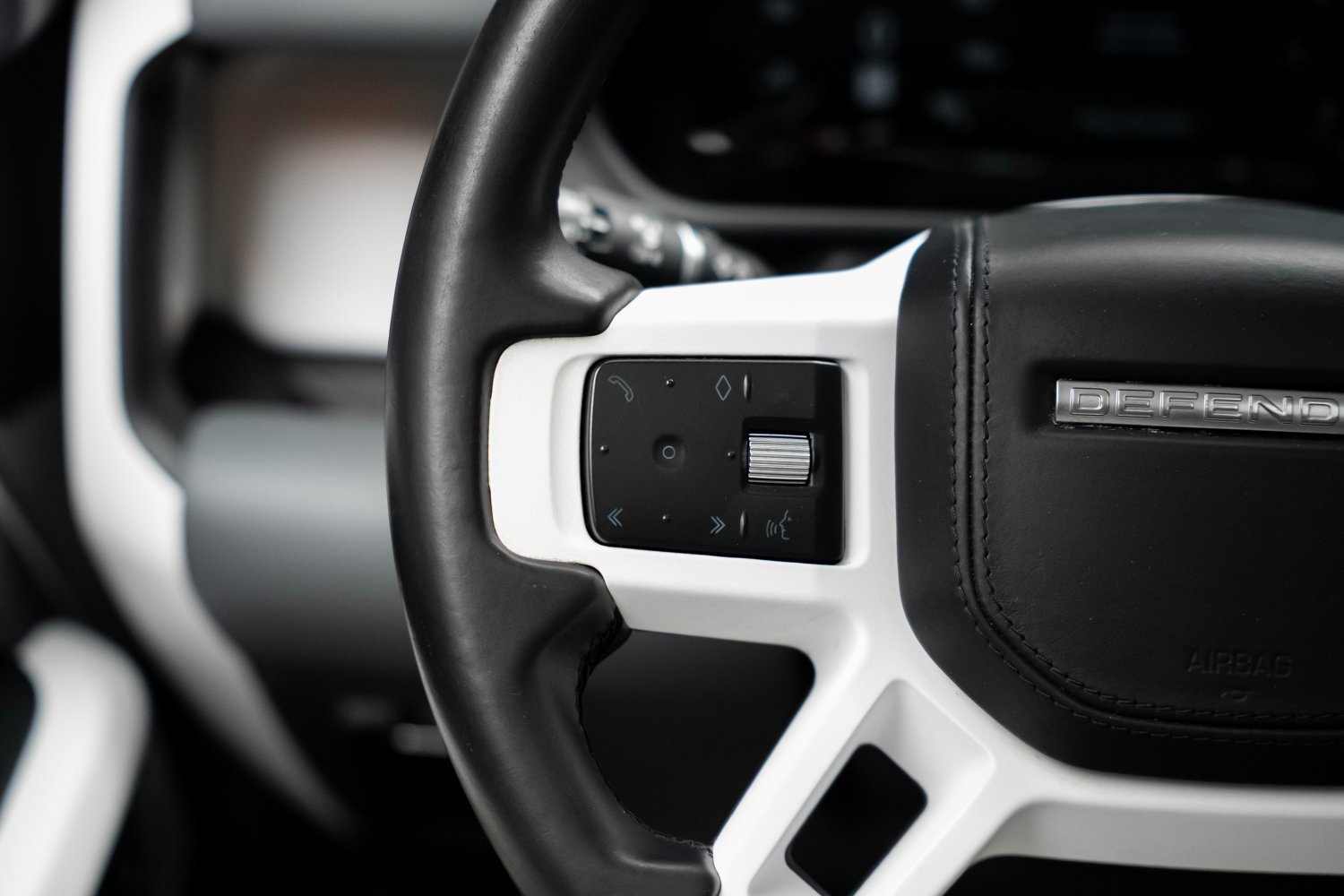 Used 2023 Land Rover Defender 130 First Edition image 45