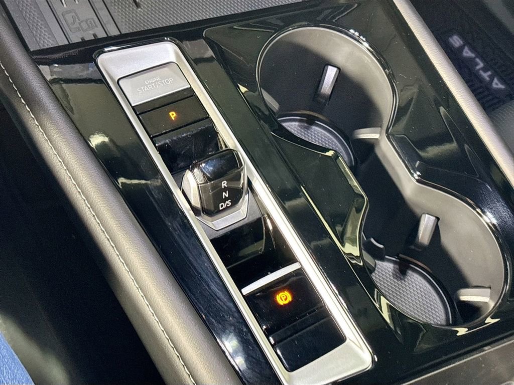 New 2026 Volkswagen Atlas Cross Sport SEL Premium R-Line image 18