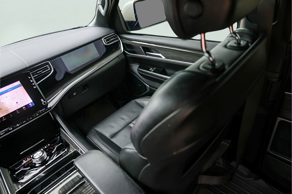Used 2022 Jeep Wagoneer Series III AWD/4WD image 32
