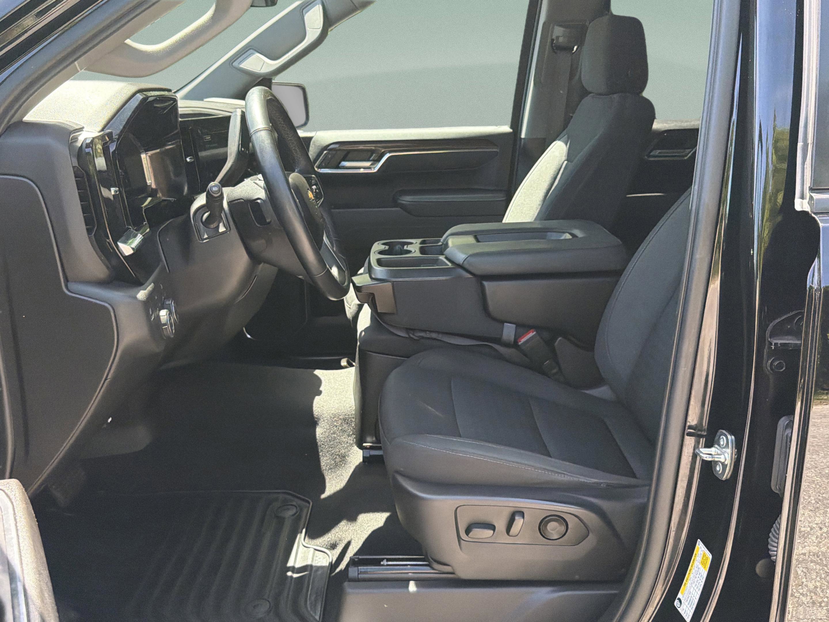 Used 2023 Chevrolet Silverado 1500 LT AWD/4WD image 29