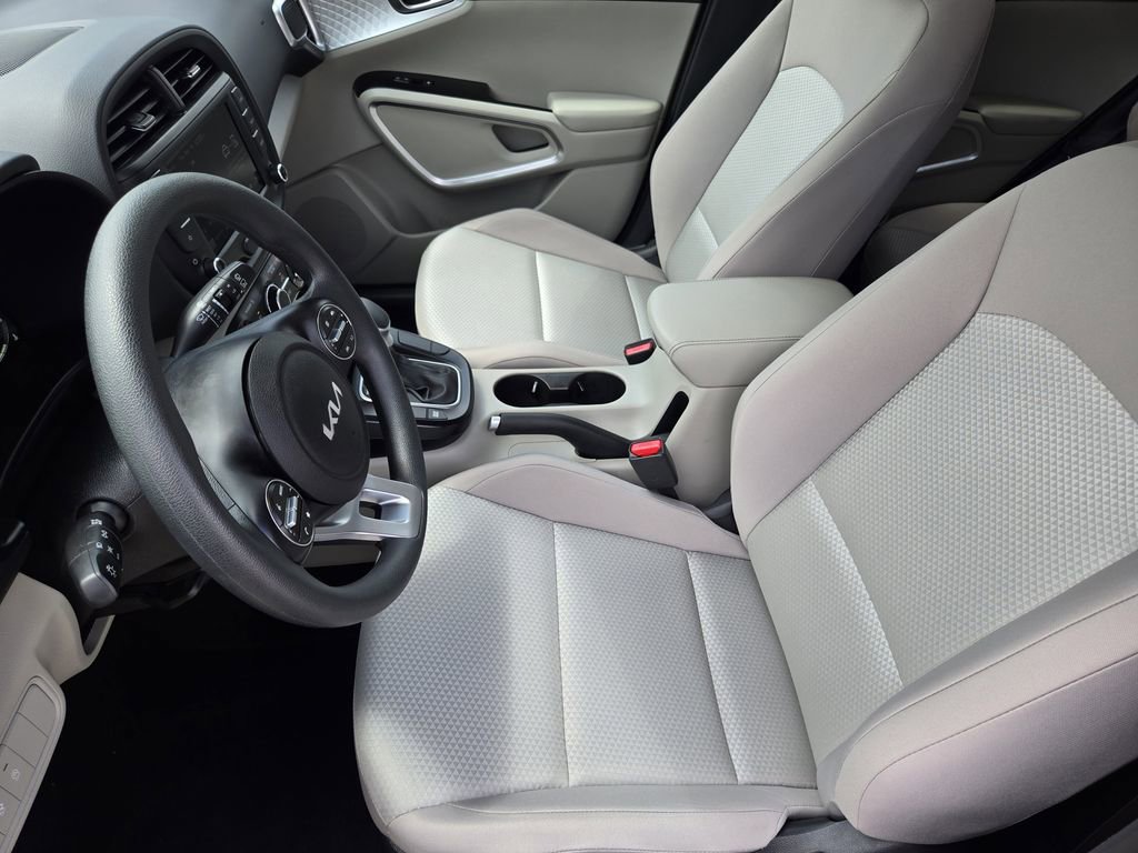 Certified 2025 Kia Soul LX w/ LX Technology Package FWD image 18