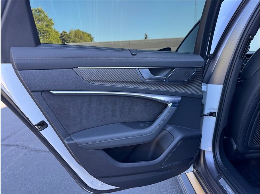 Used 2022 Audi RS 6 AWD/4WD image 47