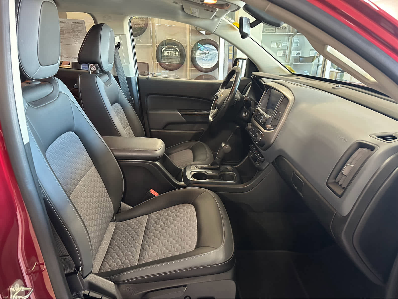 Used 2018 Chevrolet Colorado Z71 AWD/4WD image 38