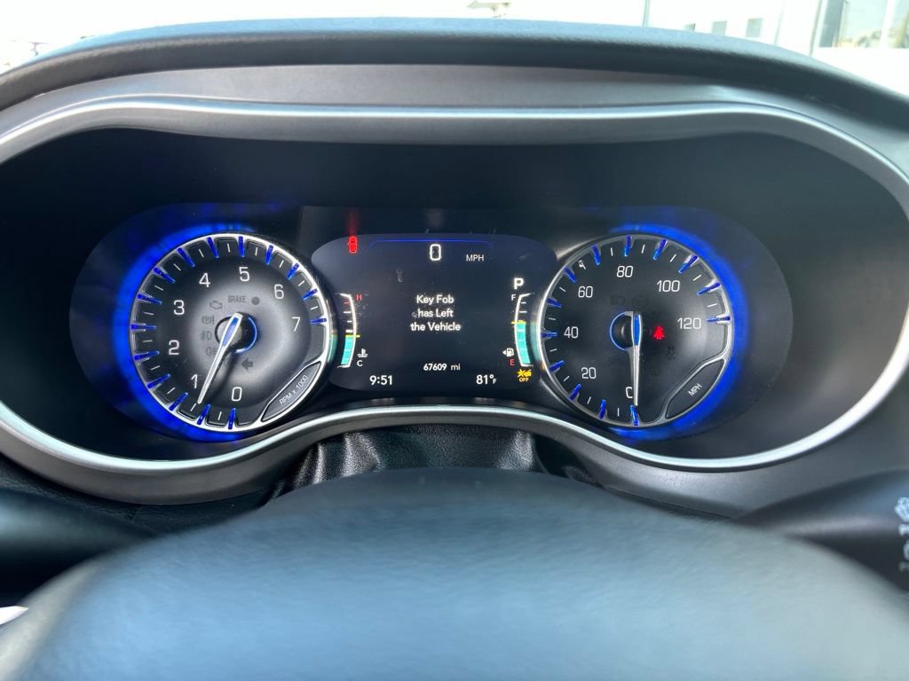 Used 2025 Chrysler Pacifica Select FWD image 24