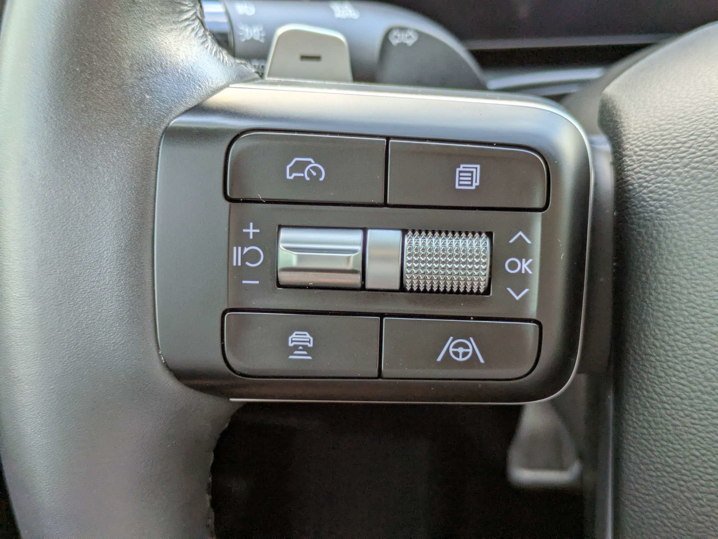 Used 2024 Hyundai Santa Fe SEL FWD image 23