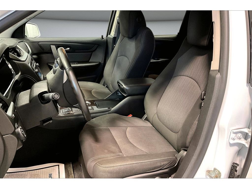 Used 2017 Chevrolet Traverse LT w/ Style and Technology Package FWD image 26