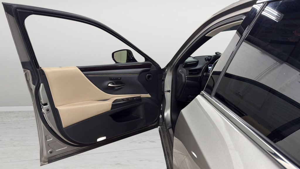 Used 2021 Lexus ES 250 w/ Premium Package image 13