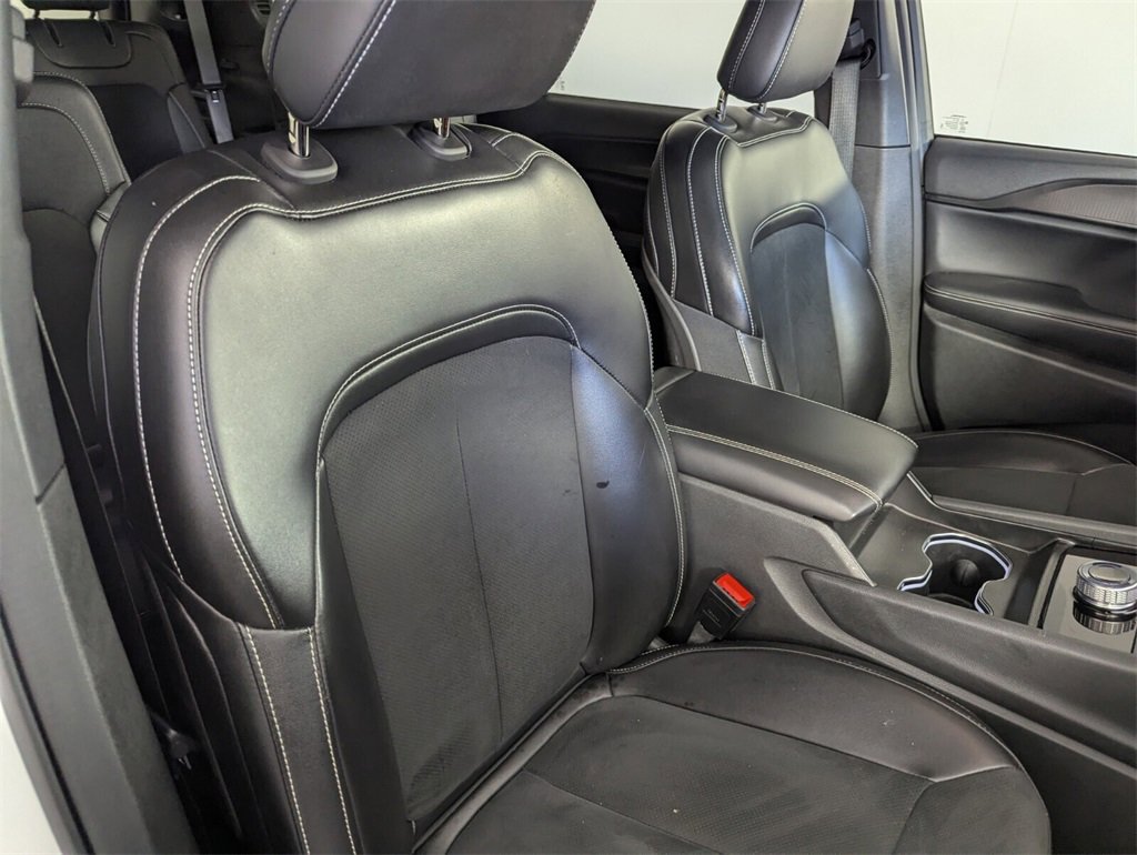 Certified 2024 Jeep Grand Cherokee L Altitude image 36