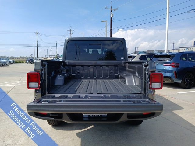 Used 2024 Jeep Gladiator Sport image 9